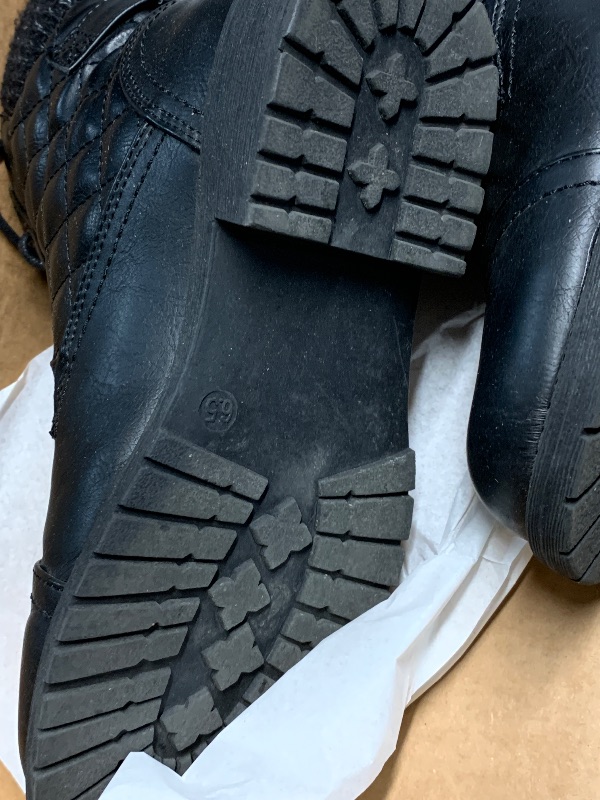 Photo 1 of (used item)(see images) Vepose Women's Black Ankle Boots, Lace up Casual Combat Booties, Size 6.5 US - 927 Knitting Wool (CJY927 Black 06.5)