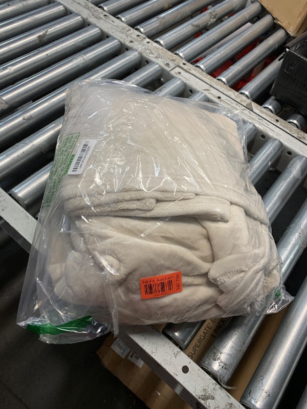 Photo 1 of (BAGGED) (USED/FAIR) (WASH FIRST) Bedsure Fleece Blanket Queen Blanket Linen - 280GSM Soft Lightweight Plush Cozy Blankets for Bed, Sofa, Couch, Travel, Camping