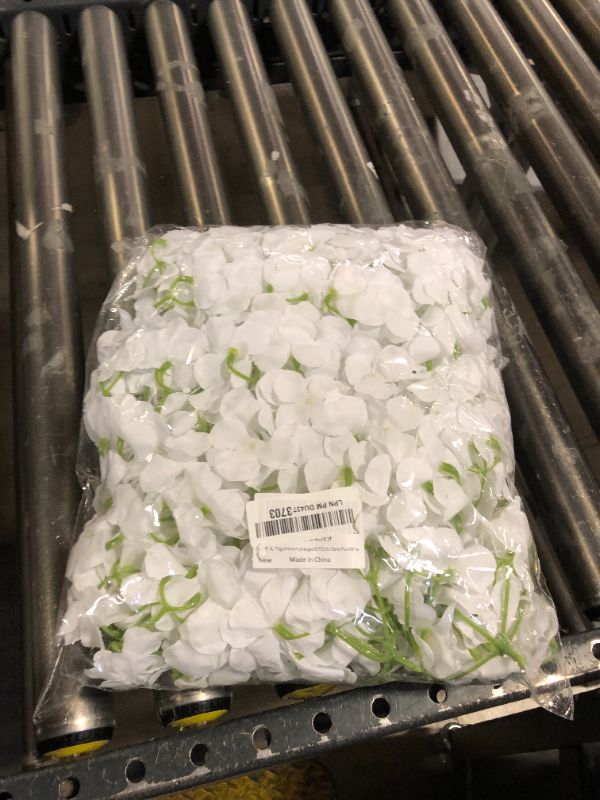 Photo 1 of FagusHome Silk Hydrangea Heads 30 Pcs Artificial Flowers Only Heads No Stems Fake Hydrangea Flowers for Home Wedding Decor No Stems (Pure White)