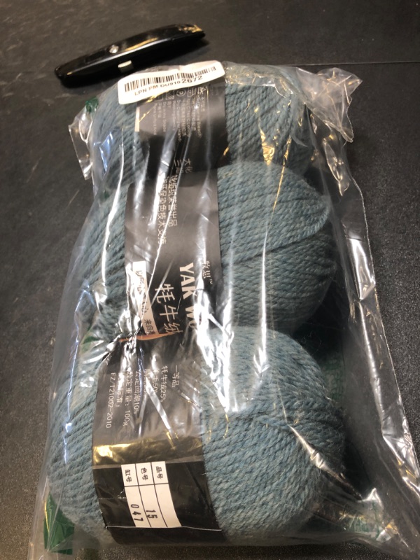 Photo 1 of Thick Yak Wool Yarn - Soft Cashmere Blend for Knitting & Crochet - DIY Sweater, Scarf, Gloves - 300g (Deep Blue)