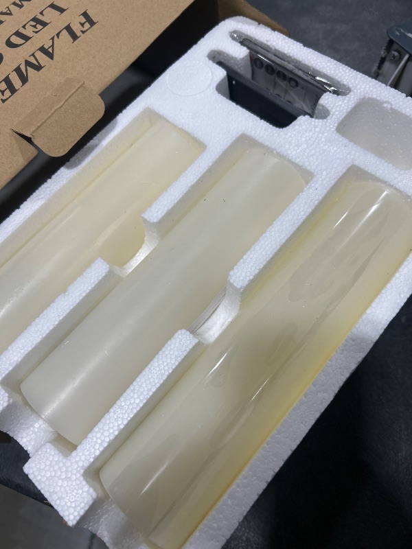 Photo 1 of LED CANDLES 6PCS