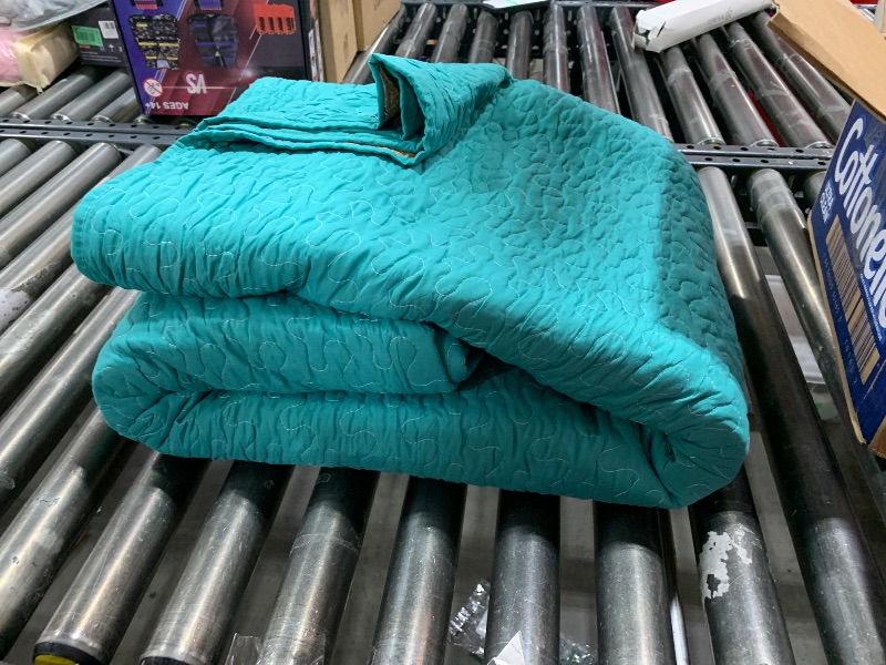 Photo 1 of quilt set teal 