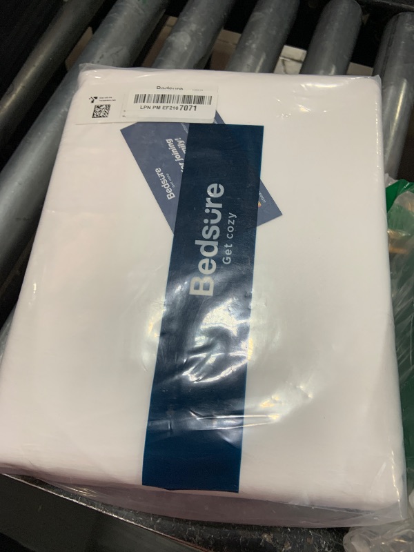 Photo 1 of Bedsure Bright White Duvet Cover Full Size - 3 Pieces Prewashed Extra Soft Bedding Set, Includes 1 Duvet Cover 80x90 Inches with Zipper Closure & 2 Pillow Shams, Comforter Not Included