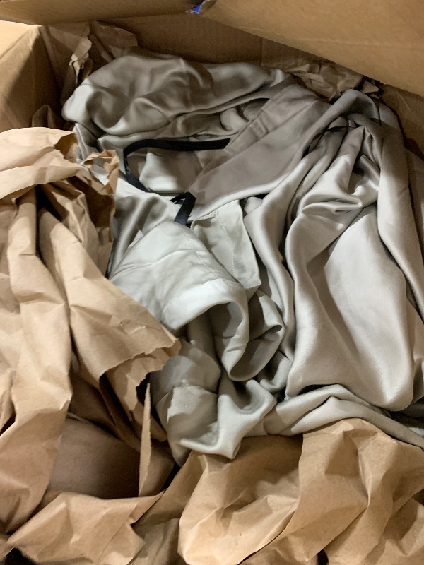 Photo 1 of L LOVSOUL 75% Goose Down Fiber Comforter King Size, 850+ Fill Power Hotel Style Bedding Comforter, 1200TC, Fluffy Ultra Soft All Season White Duvet Insert with 8 Corner Tabs