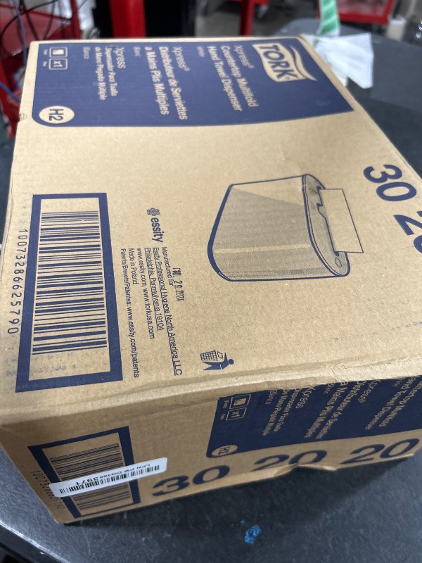 Photo 1 of Tork 302020 12.68 in. x 4.56 in. x 7.92 in. Xpress Countertop Towel Dispenser - White (1/Carton)