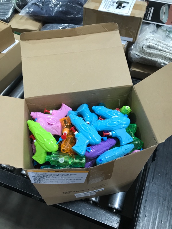 Photo 1 of Threan 100 Pack Water Gun for Kids Mini Water Gun Toy Colors Water Squirter Plastic Squirt Pistol Small Fun Water for Adults Teens Summer Pool Beach Water Party Favor Outdoor Game Bath Birthday (Cool)