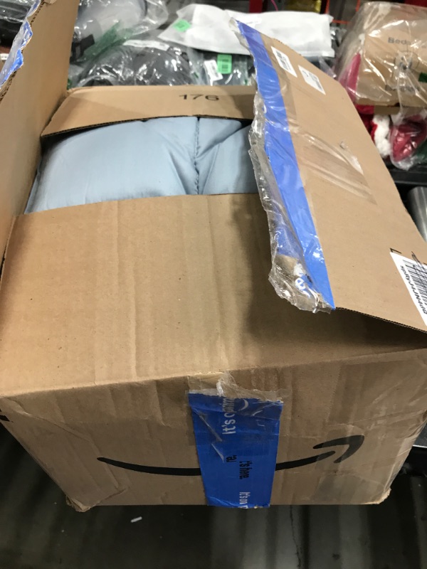 Photo 1 of bed comforter - unknown brand/size 