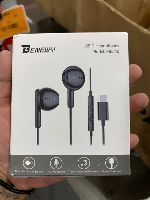 Photo 1 of USB C Headphones for iPhone 16 15 Pro Max Plus iPad Pro USB C Earphones with Microphone Volume Control USBC Wired Earbuds USB Type C Earphone for Google Pixel 8 7 6A 5 Samsung S24 S23 S22 S21 S20 A55