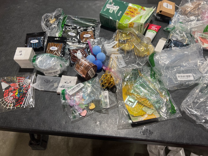 Photo 1 of bag of mixed items 