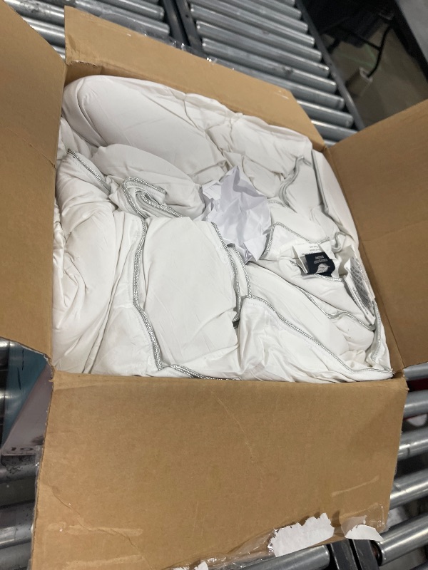 Photo 1 of APSMILE Luxurious Super King Down Feather Fibers Comforter, Ultra-Soft Down Feather Fibers Duvet, Hotel Collection All Season Fluffy Duvet Insert (120x120, White)