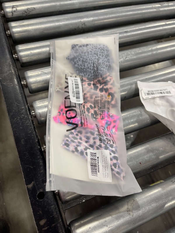Photo 1 of voenxe Seamless Thongs for Women No Show Thong Underwear Women 5-10 Pack (G-5 Pack Leopard Print, Medium)