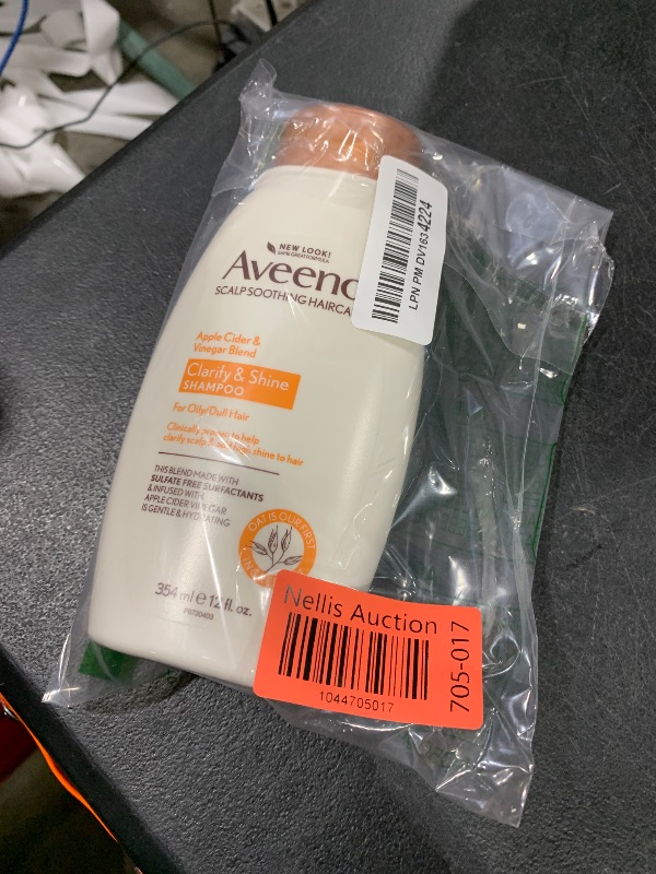 Photo 1 of Aveeno Apple Cider Vinegar Clarifying Shampoo, Shine Enhancing, 12 fl oz