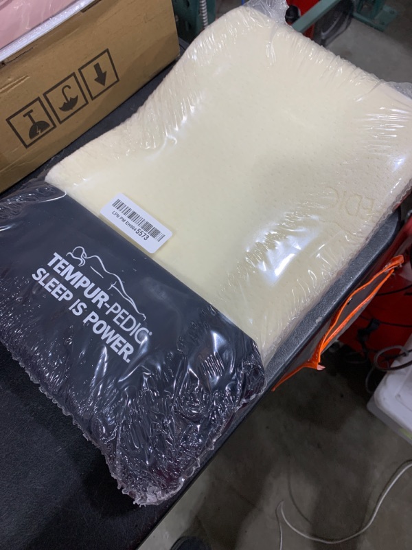 Photo 1 of Tempur-Pedic TEMPUR Neck Pillow, Travel, White