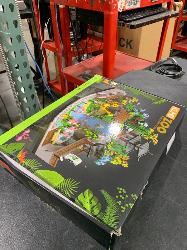 Photo 1 of Animal Zoo Micro Mini Building Blocks Model Set with Giraffe Panda Flamingo, Creative Animal World Toys Gifts for Adult and Kid Age of 14+ 5000PCS