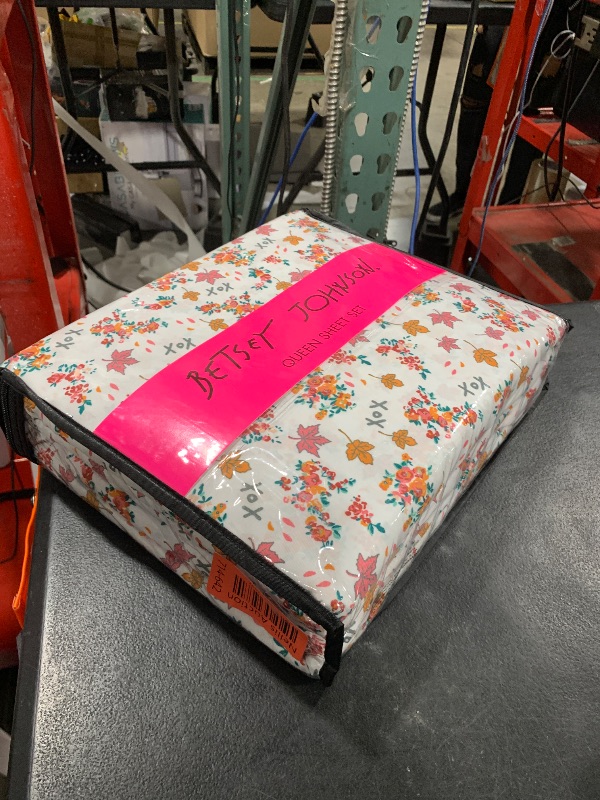 Photo 1 of Betsey Johnson - Queen Bed Sheets, Soft & Lightweight Bedding, Fade & Wrinkle Resistant (Fall Foliage Pink, Queen)