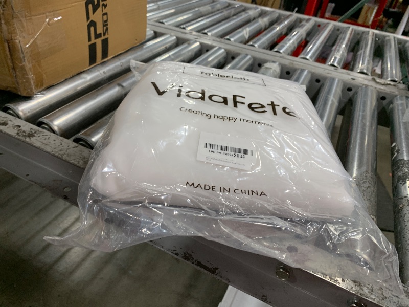 Photo 1 of VidaFete Tablecloth 132inch Round Table Cloth Polyester, Stain Wrinkle Resistant Polyester Dining Table Cover for Kitchen Dinning Party Wedding Round Tabletop Buffet Decoration(Ivory)