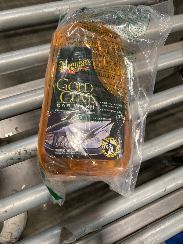 Photo 1 of GOLD CLASS CAR WASH 64OZ (