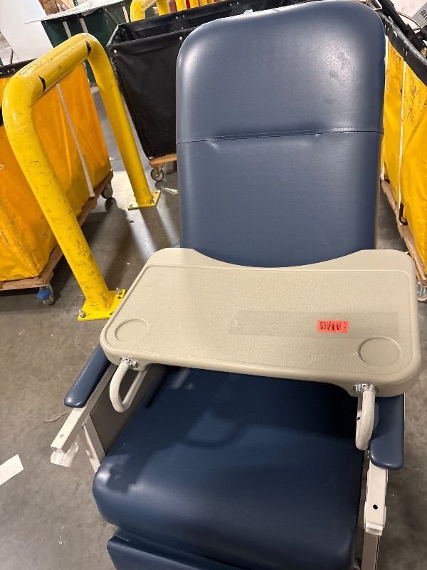 Photo 1 of VEVOR Geri Chair Recliner, 3-Position Reclining Geri Chair, Movable Medical Recliner Chairs with 4 Wheels, Soft Padded Seat & Detachable Tray, Ideal for Hospital, Nursing Home, and Geriatric Home Care