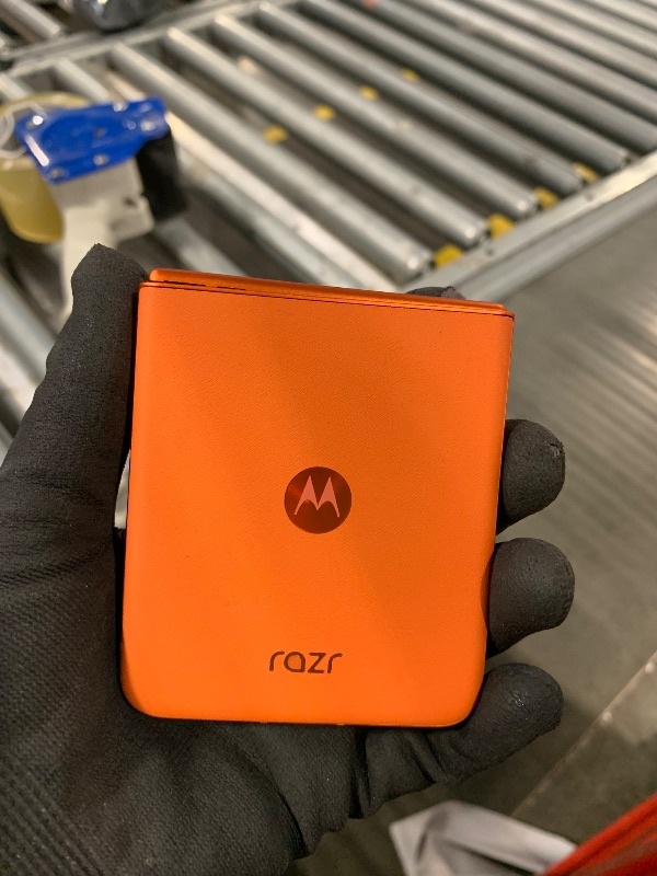 Photo 1 of **BROKEN SCREEN, FOR SPARE PARTS**Motorola razr | 2024 | Unlocked | Made for US 8/256GB | 50MP Camera | Spritz Orange