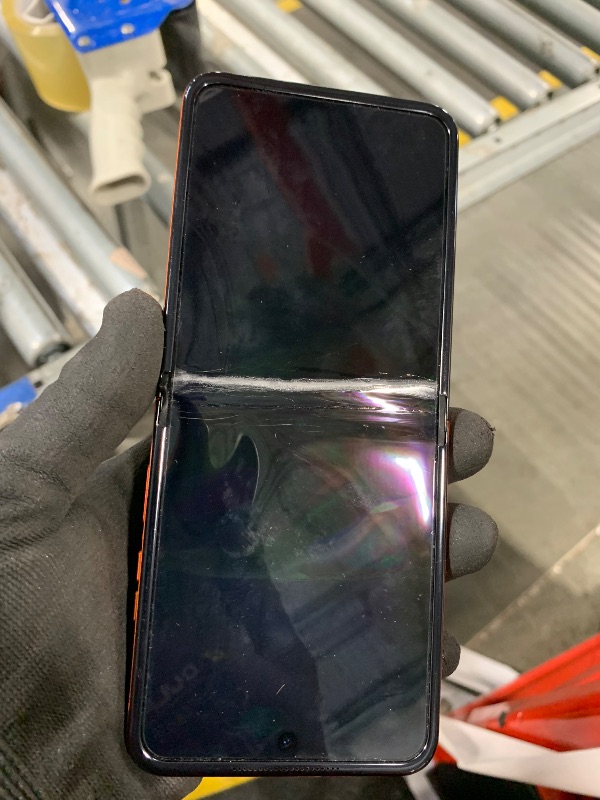 Photo 1 of **BROKEN SCREEN, FOR SPARE PARTS**Motorola razr | 2024 | Unlocked | Made for US 8/256GB | 50MP Camera | Spritz Orange