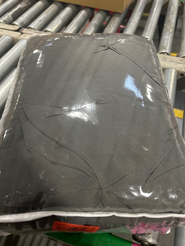 Photo 1 of ** similar image**Queen Comforter color grey
