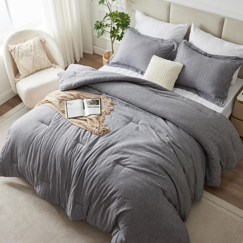 Photo 1 of ** similar image**Queen Comforter color grey