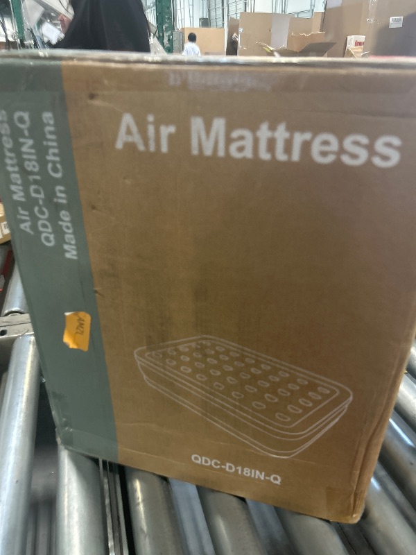 Photo 1 of ** SIMILAR IMAGE, UNKNOWN SIZE OR MODEL** OhGeni Queen Air Mattress with Built in Pump, 18 Raised Comfort Inflatable Mattress, Quiet Surface Portable Blow Up Mattress, Air Bed for Home and Guest, Colchone Inflable, 650 lbs Max