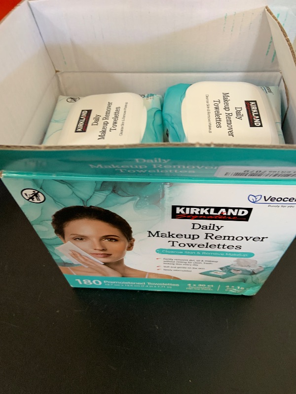 Photo 1 of Kirkland Signature Daily Makeup Remover Towelettes 180 Count