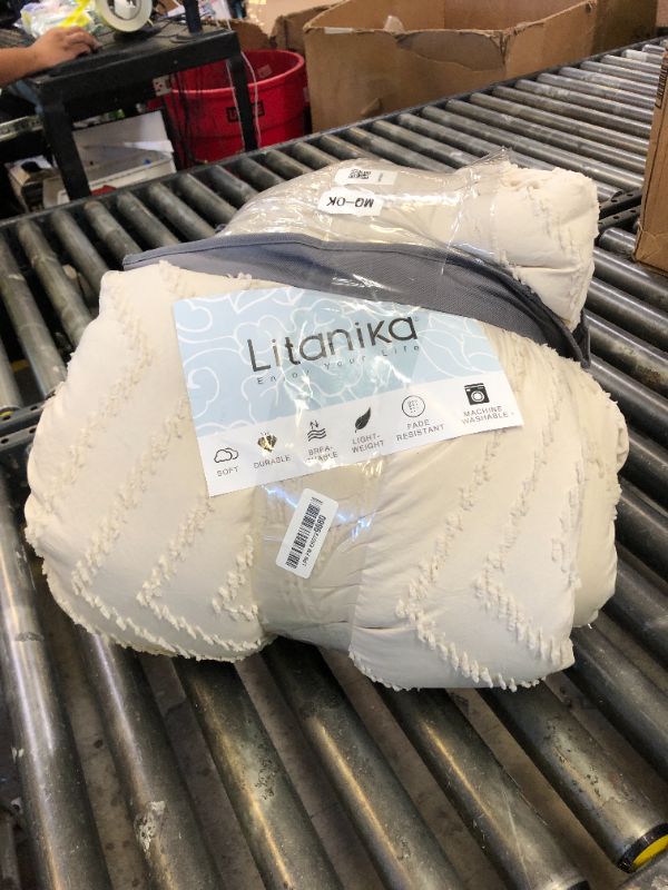 Photo 1 of Litanika Oversized King Comforter Set 120x98 Beige, 3 Pieces Chevron Tufted Quilt Bedding Comforter Sets, Fluffy Bed Set