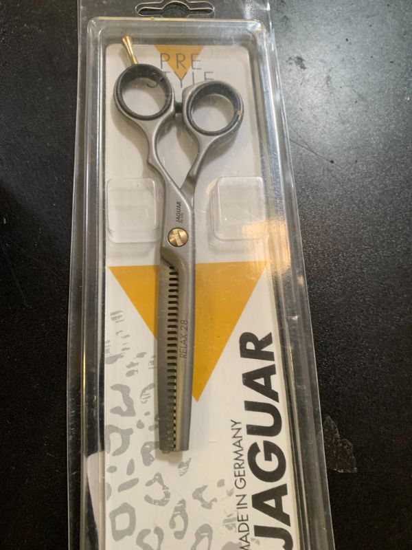 Photo 1 of Jaguar Shears Pre Style Relax 5.5 Inch Offset Professional, Ergonomic, Steel Hair Thinning, Texturizing, Cutting and Trimming Scissors for Salon Stylist, Beauticians, Hair Dressers, and Barbers