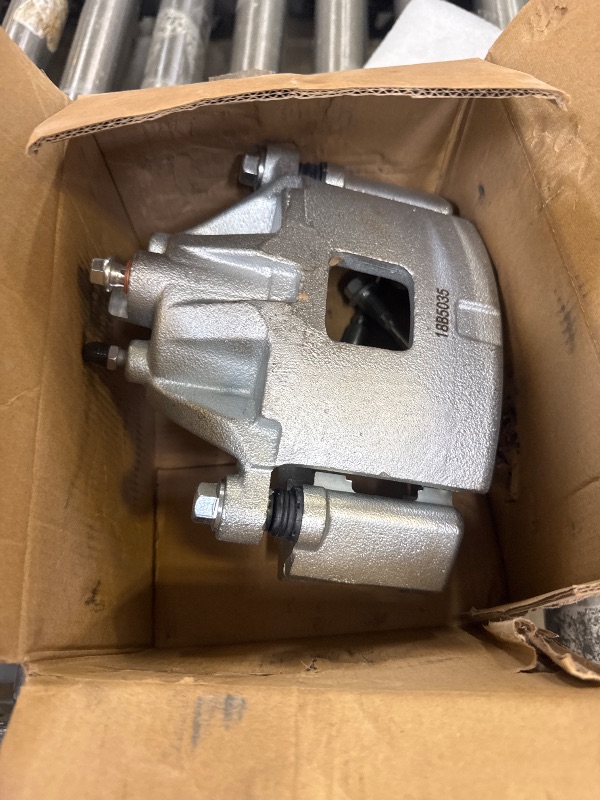 Photo 1 of Front Left & Right Disc Brake Calipers w/Bracket For Buick Allure 2005-2009 For Buick Lacrosse 2005-2009 For Buick Terraza 2005-2007 Replaces 18B5034 18B5035
