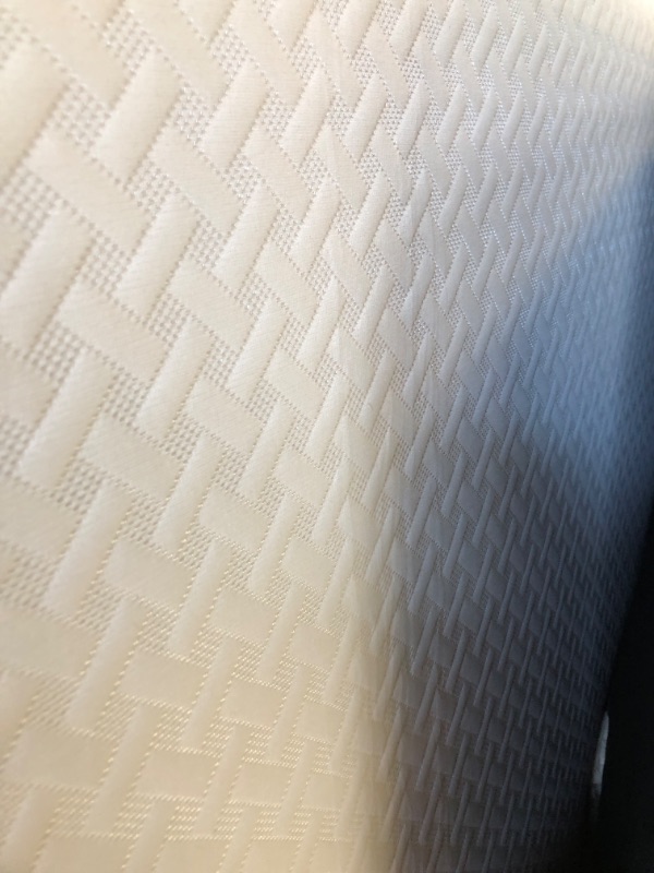 Photo 1 of NEEDS CLEANING******ZINUS 12 Inch Green Tea Essential Memory Foam Mattress [New Version], Queen, Fiberglass Free, Medium Feel, Breathable Airflow Memory Foam, Certified Safe Foams & Fabric, Mattress in A Box