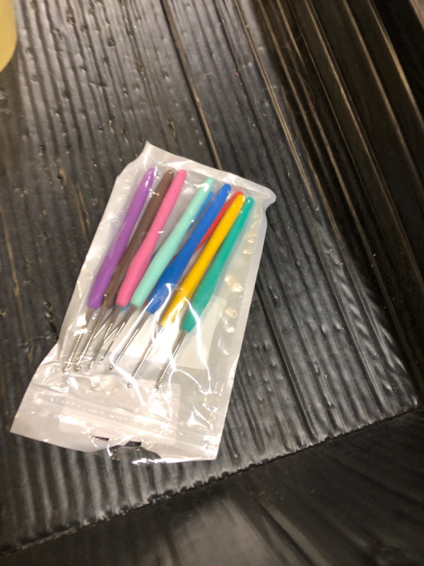 Photo 1 of 10 Small Lace Crochet Hooks Set, Knitting Needles 0.5mm/0.75mm/1mm/1.25mm/1.5mm/1.75mm/2mm/2.25mm/2.5mm/2.75mm Ergonomic Handle Crochet Hooks for Lacework