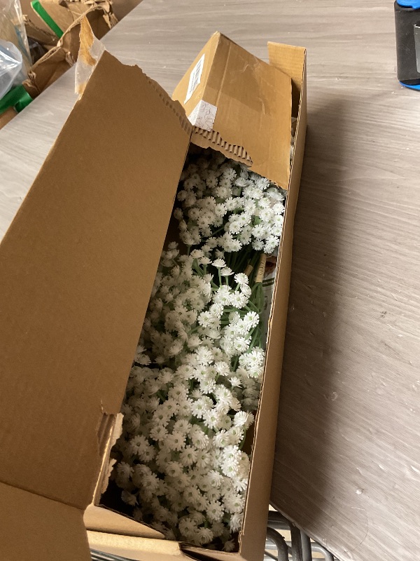 Photo 1 of Serwalin 30Pcs Babys Breath Artificial Flowers, Baby Breath Flowers Artificial Bulk, Faux White Gypsophila Babies Breath Flowers Artificial for Wedding Floral Arrangement Party Home Decor