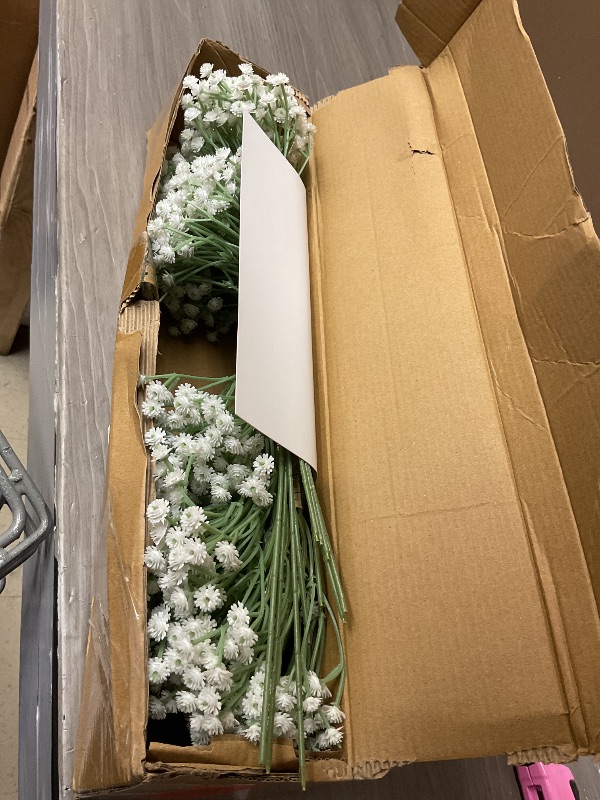 Photo 1 of Serwalin 30Pcs Babys Breath Artificial Flowers, Baby Breath Flowers Artificial Bulk, Faux White Gypsophila Babies Breath Flowers Artificial for Wedding Floral Arrangement Party Home Decor