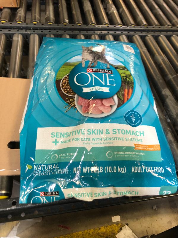 Photo 1 of Purina ONE Sensitive Stomach, Sensitive Skin, Natural Dry Cat Food, +Plus Sensitive Skin and Stomach Formula - 22 lb. Bag