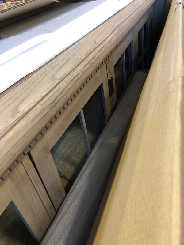 Photo 1 of Hekman Furniture - Wellington Estates - Entertainment Console - 25450 * glass on one of the doors is broken*