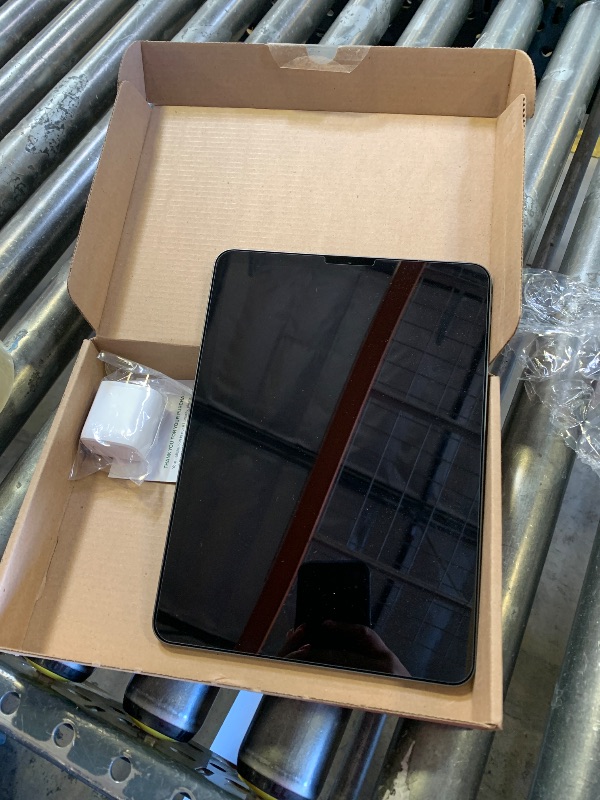 Photo 1 of Apple iPad Air (10.9-inch, Wi-Fi, 256GB) - Space Gray