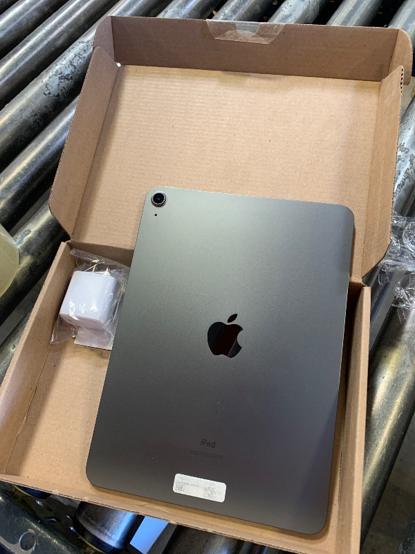 Photo 1 of Apple iPad Air (10.9-inch, Wi-Fi, 256GB) - Space Gray