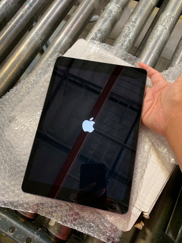 Photo 1 of Apple 2021 iPad (10.2-inch, Wi-Fi, 256GB) - Space Gray (Renewed)