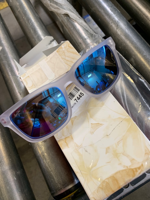 Photo 1 of Maui Jim Men's and Women's Stone Shack Polarized Classic Sunglasses, Crystal w/Dark Grey Tips/Blue Hawaii, Medium