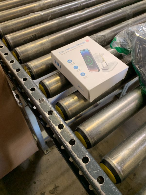 Photo 1 of 3 IN 1 WIRELESS CHARGER 