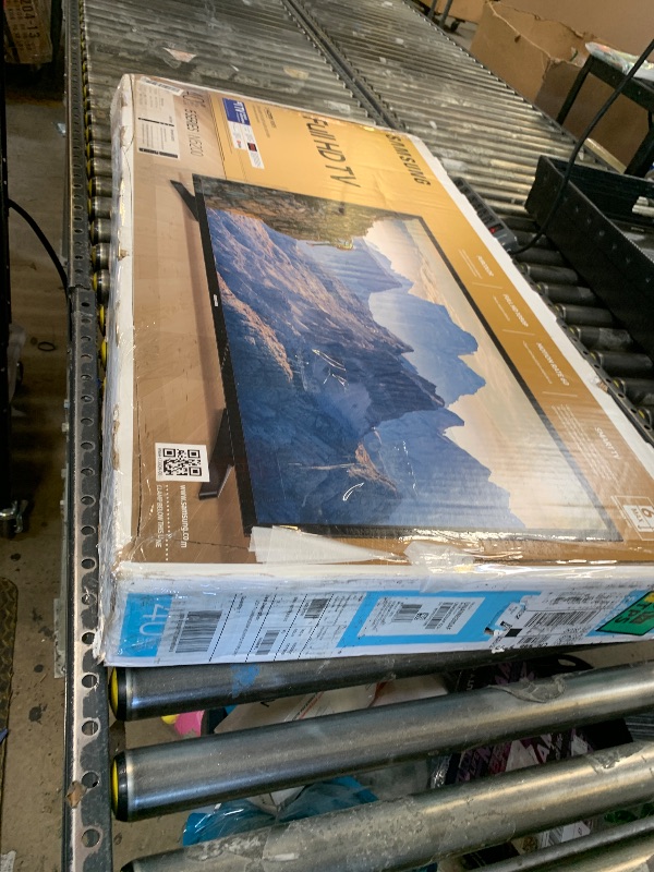 Photo 1 of SAMSUNG 40-inch Class LED Smart FHD TV 1080P (UN40N5200AFXZA, 2019 Model)