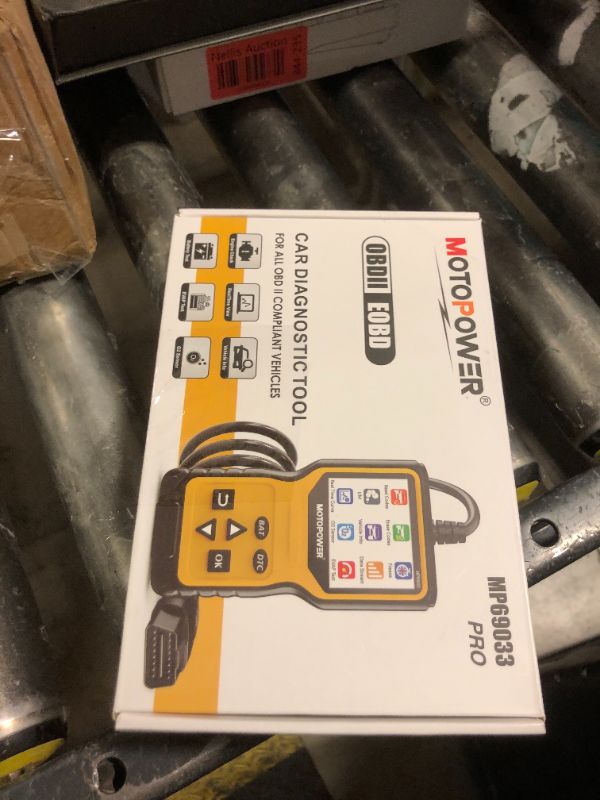 Photo 1 of MOTOPOWER MP69033 Pro OBD2 Scanner Code Reader Check Engine Fault Light Diagnostic Scan Tool with Battery Tester