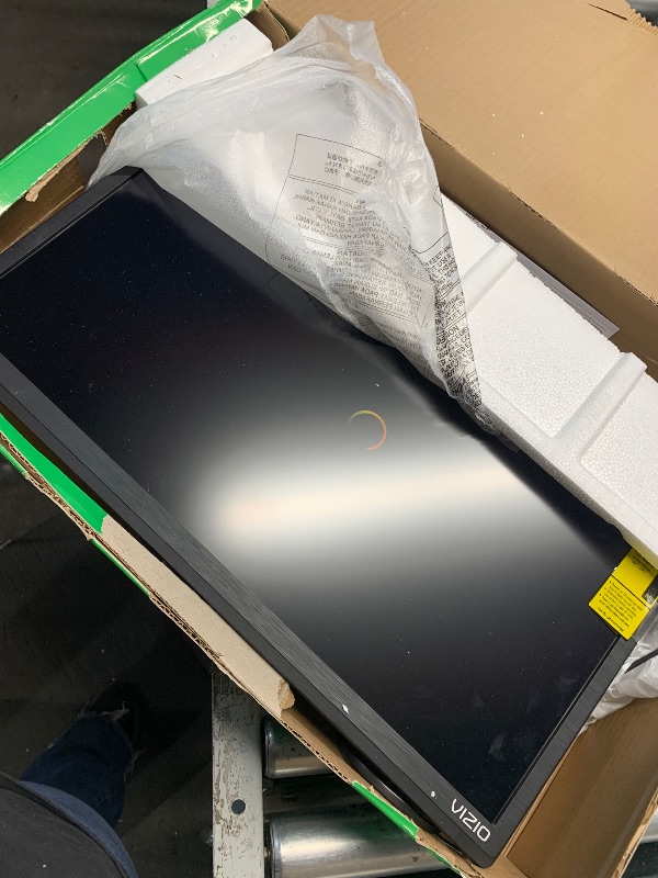 Photo 1 of ***(SEE NOTES BEFORE BIDDING)***
VIZIO 24-inch D-Series Full HD 1080p Smart TV with Apple AirPlay and Chromecast Built-in