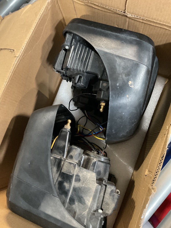 Photo 1 of (Damaged)(sold for parts)BUNKER INDUST LED Tail Lights Fit for Jeep Gladiator JT 2020 2021, Smoked Tail Lamp Brake Light Turn Signal Light Reverse Rear Back Light 
