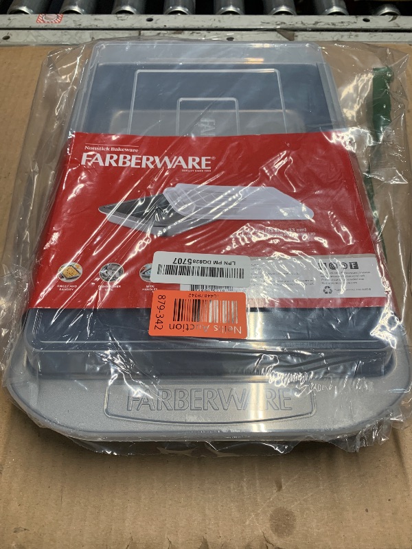 Photo 1 of (LID MINOR CRACK) Farberware Nonstick Bakeware Baking Pan With Lid / Nonstick Cake Pan With Lid, Rectangle - 9 Inch x 13 Inch, Gray