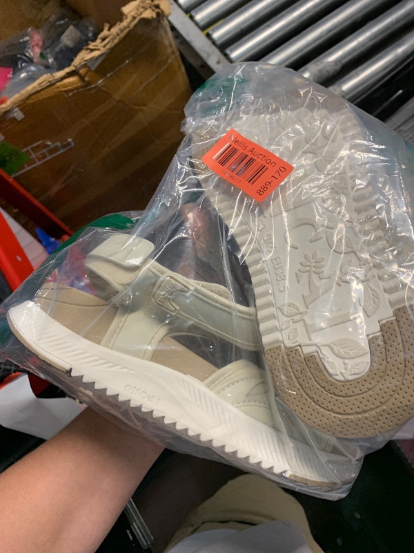 Photo 1 of (SIZE 8) (USED/FAIR) (BOTTOM DIRTY) ONCAI Walking Sandals Women,Arch Support Hiking Sandals for Women 2025 with Orthotic Outdoor Plantar Fasciitis,Water Athletic Platform Sandalias Mujer with Adjustable Straps Beige/White Size 8