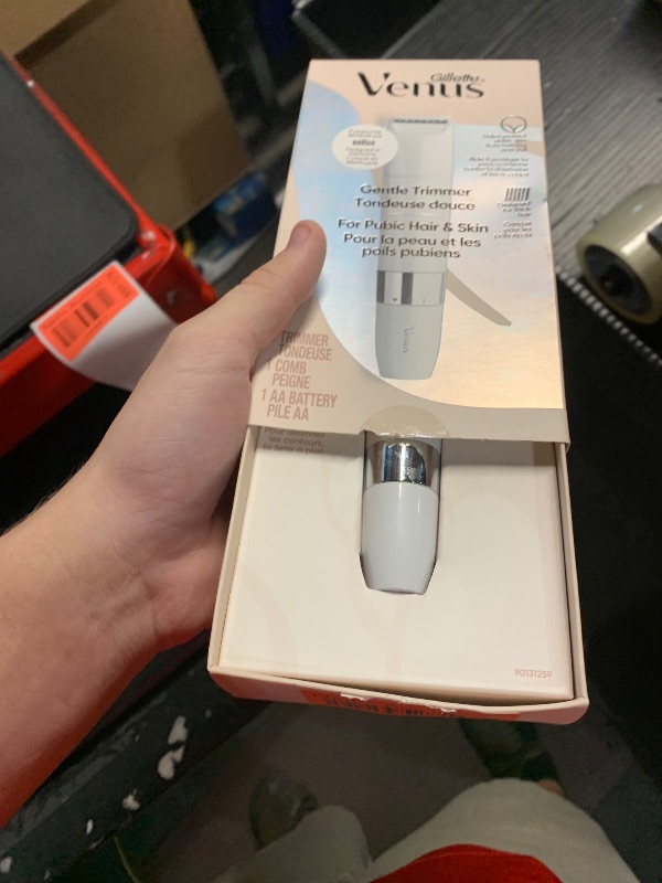 Photo 1 of ***NON REFUNDABLE***Gillette Venus Intimate Grooming Womens Electric Razor, Bikini Trimmer for Pubic Hair and Skin, Includes 1 Womens Razor, 1 Comb, 1 AA Battery