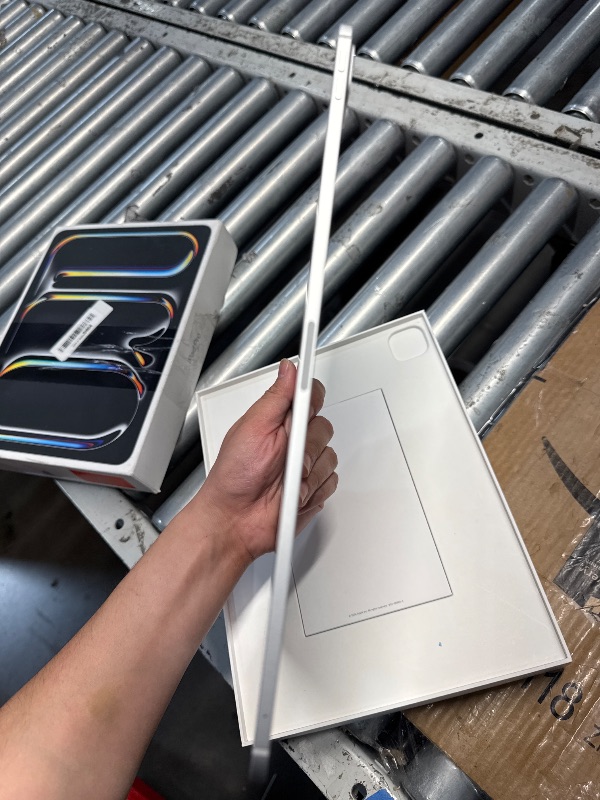 Photo 1 of **Prev used**Minor Damage**Powers on**
Apple iPad Pro 13-Inch (M4): Built for Apple Intelligence, Ultra Retina XDR Display, 512GB, 12MP Front/Back Camera, LiDAR Scanner, Wi-Fi 6E + 5G Cellular, Face ID, All-Day Battery Life — Silver